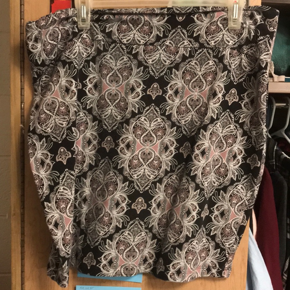 Patterned bodycon skirt